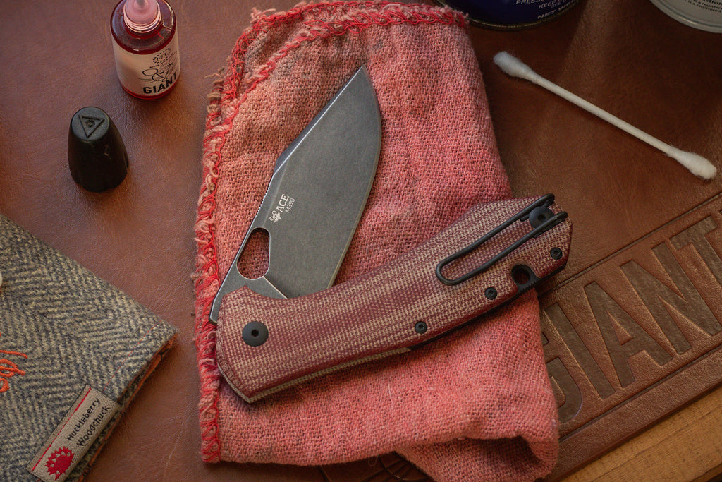 GiantMouse ACE Grand Red Canvas